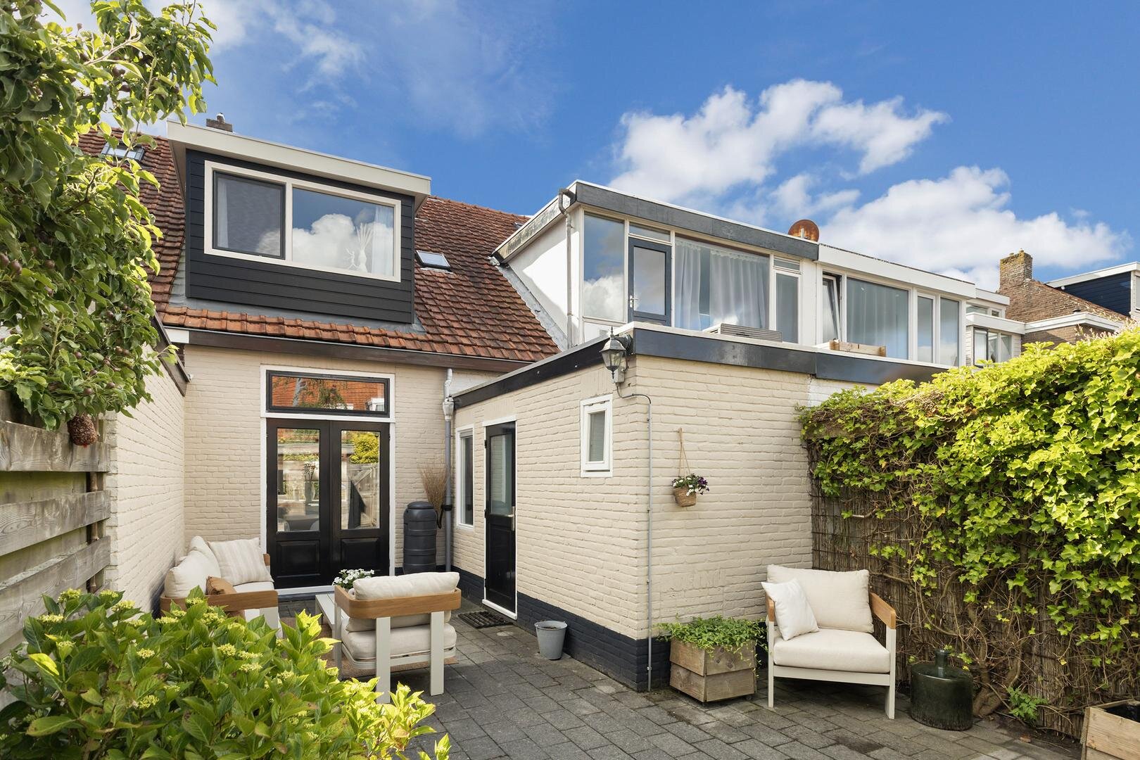 d3e64aed24e050171e34c7f98870a34f.jpg